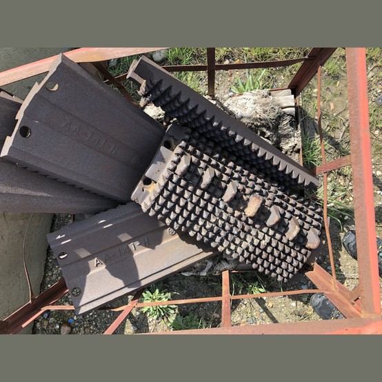 24" x 33" Williams, single roll crusher, spare roller liners - Image 6