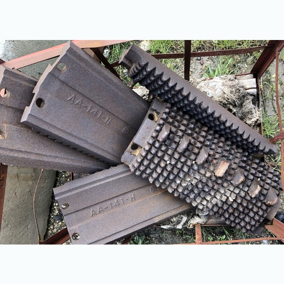 24" x 33" Williams, single roll crusher, spare roller liners - Image 7
