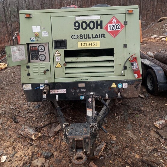 900 CFM, Sullair #900H, portable diesel air compressor, rotary screw, tandem axle, 300 HP Cat C9 engine - Image 2