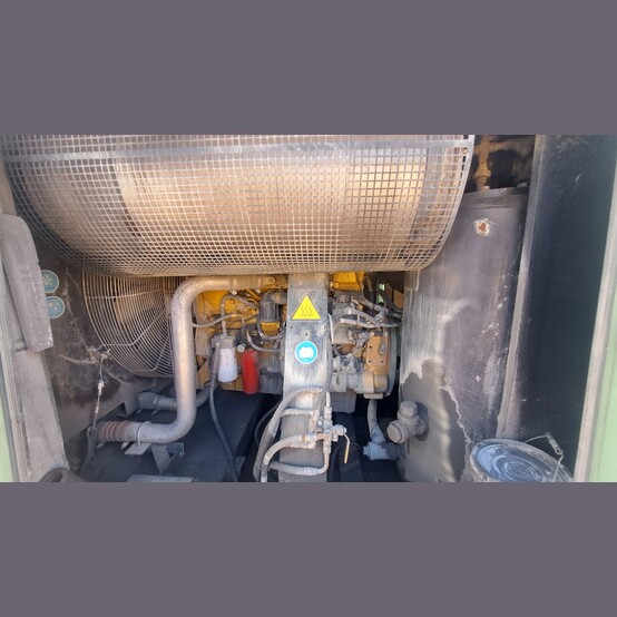 900 CFM, Sullair #900H, portable diesel air compressor, rotary screw, tandem axle, 300 HP Cat C9 engine - Image 6