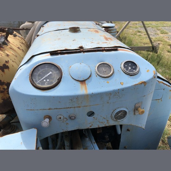 125 CFM, Le Roi #125TA, portable air compressor, 42 HP gas engine, drill boom, dual air receivers - Image 9