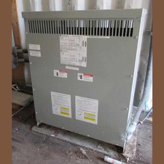 112.5 KVA 600 Primary, 208/120 Secondary, General Electric #9T83K3895, Dry Type Transformer 3 Phase - Image 1
