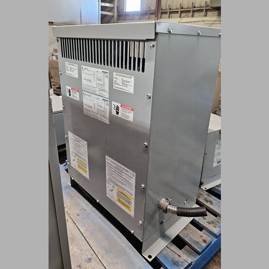30 KVA 600 Primary, 208/120 Secondary, General Electric #9T10K3892, Dry Type Auto Transformer 3 Phase - Image 1