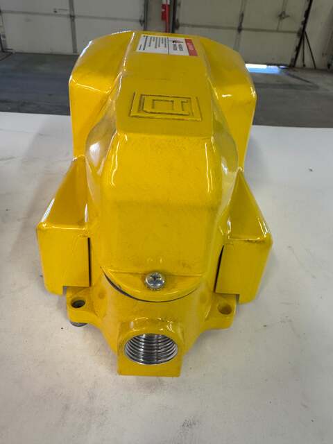 Square D Heavy Duty Foot Switch 9002AW132 600 VAC / 600 VDC - Image 2