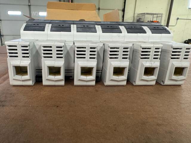 Allen-Bradley Fuse Holder 1492-FB3J30-L 600V - Image 2