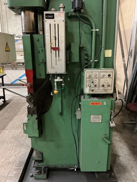 175 Ton, Cincinnati #175CBx10FT, press brake, 10' overall, 10" stroke, 30 HP, 460 V. - Image 5
