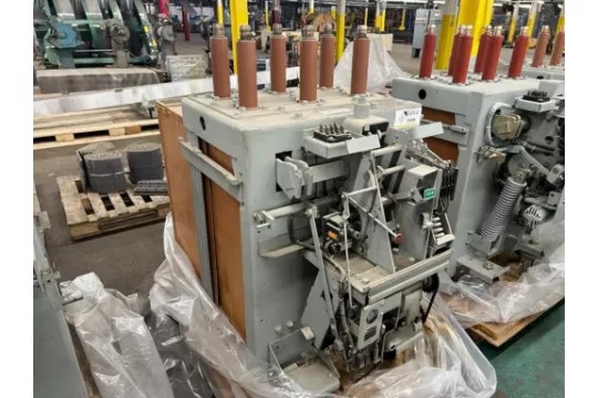 1200 Amps, General Electric, am-13.8- 500-3ml, Magne-Blast Circuit Breaker 13.8kV ML-11B - Image 3