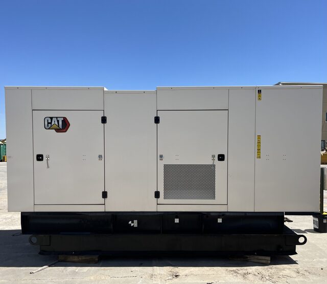 300 KW Caterpillar #C9, Diesel Generator Set, 480 Volt, 1800 RPM, 600 amp circuit breaker, EMCP 4.2 control - Image 1