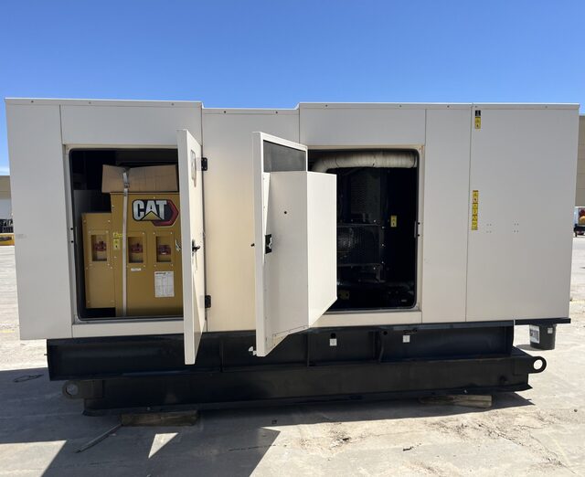 300 KW Caterpillar #C9, Diesel Generator Set, 480 Volt, 1800 RPM, 600 amp circuit breaker, EMCP 4.2 control - Image 3