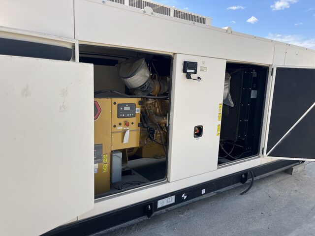 600 KW Caterpillar #D600GC, Diesel Generator Set, 480 Volt, 1800 RPM, 1200 amp circuit breaker, GCCP1.2 - Image 4
