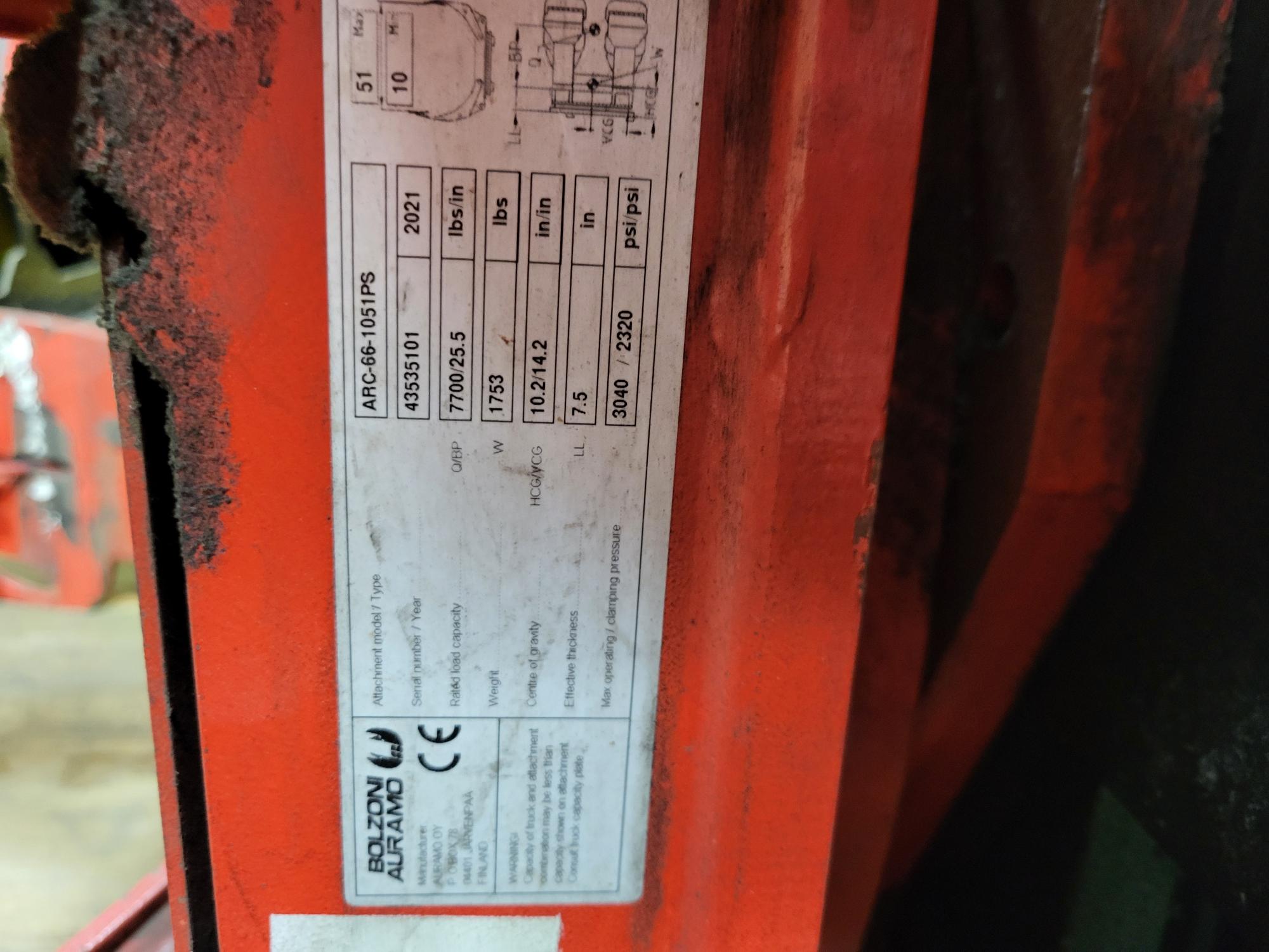 8,000 lb. Yale #GLC080VX, Forklift, 51" Bolzoni paper roll clamp, 85" lowered mast, 174" raised mast, 3-stage - Image 3