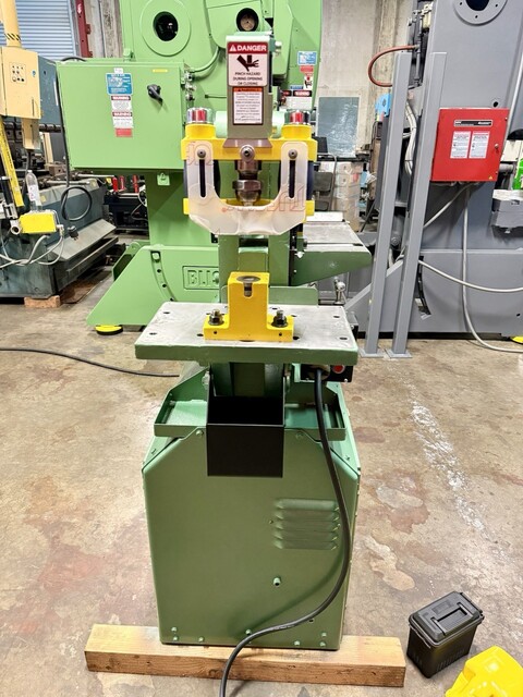 5" x 5" x 3/8" Piranha #P-50, Hydraulic Ironworker, 50 Ton, 8" throat, 13-1/2" open, 4-1/4" stroke, 10 HP, w/ - Image 7