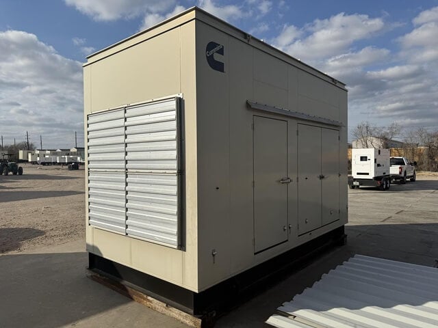 500 KW Cummins #500GFGB, Natural Gas Gen, 671 HP, #GTA28 Engine, 277/480 Volts, weather protected enclosure - Image 4