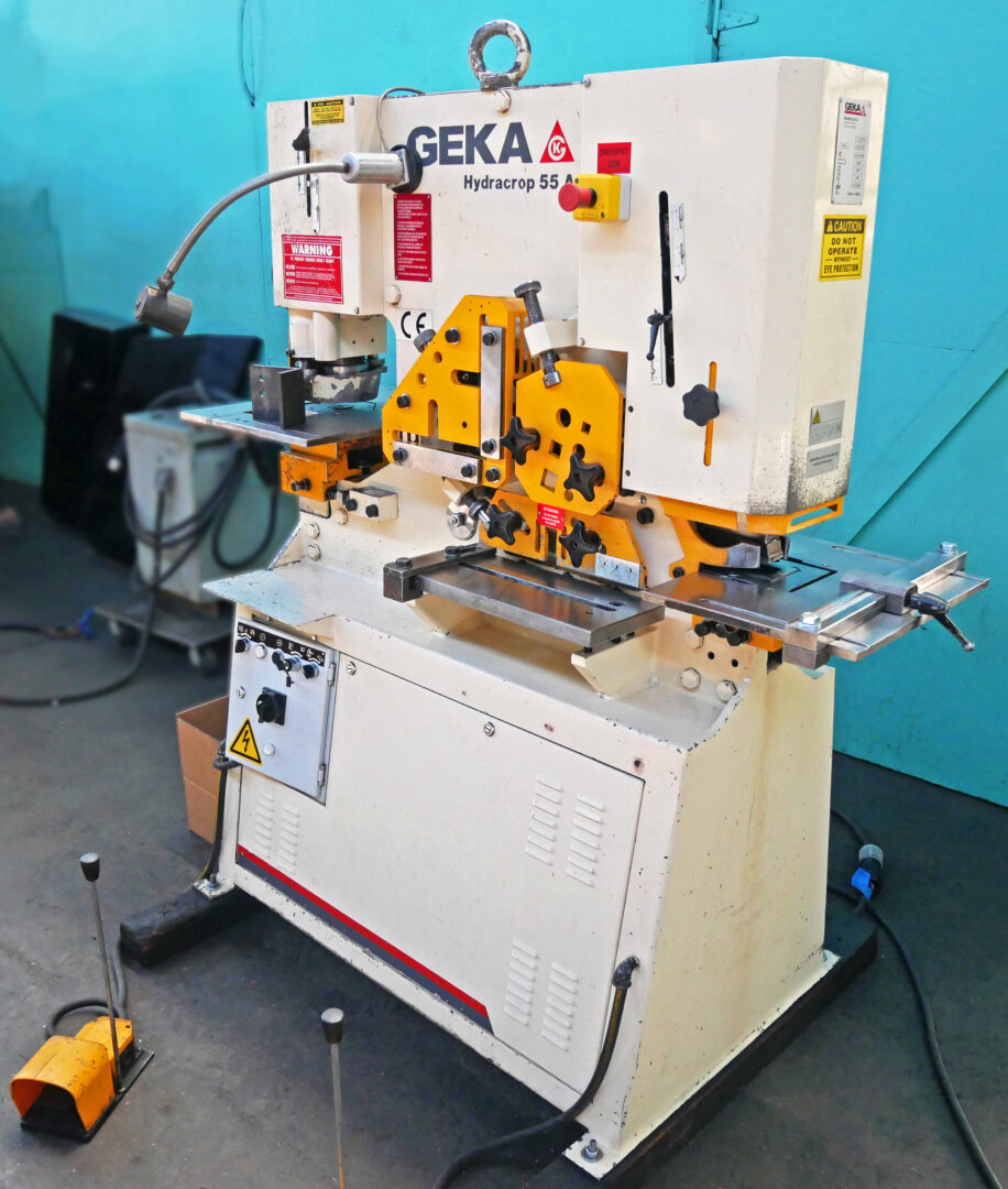 4-1/2" x 4-1/2" x 3/8" Geka #Hydracrop-55-A, Hydraulic Ironworker, 55 Ton - Image 3