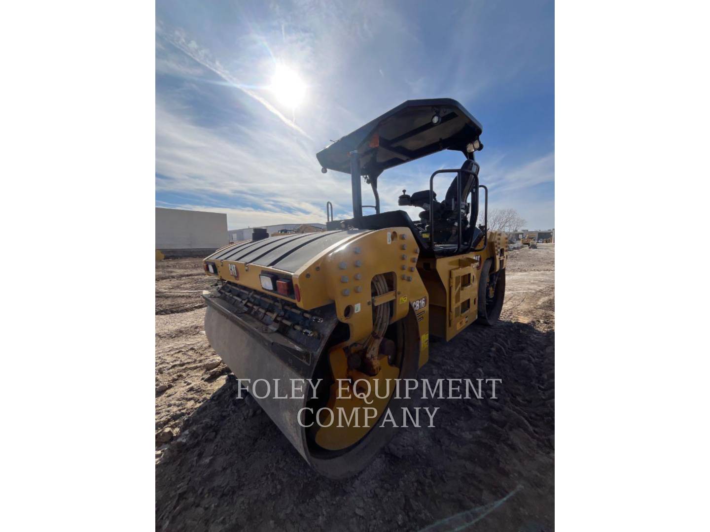 Caterpillar CB16, Compactor, 965 hours, S/N: HP501078, 2024 - Image 2