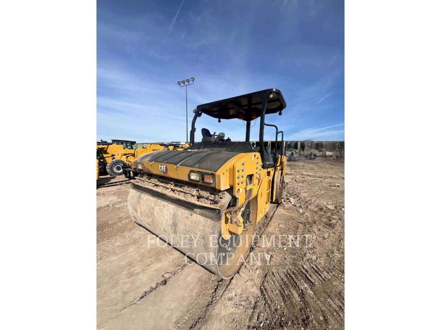 Caterpillar CB16, Compactor, 965 hours, S/N: HP501078, 2024 - Image 3