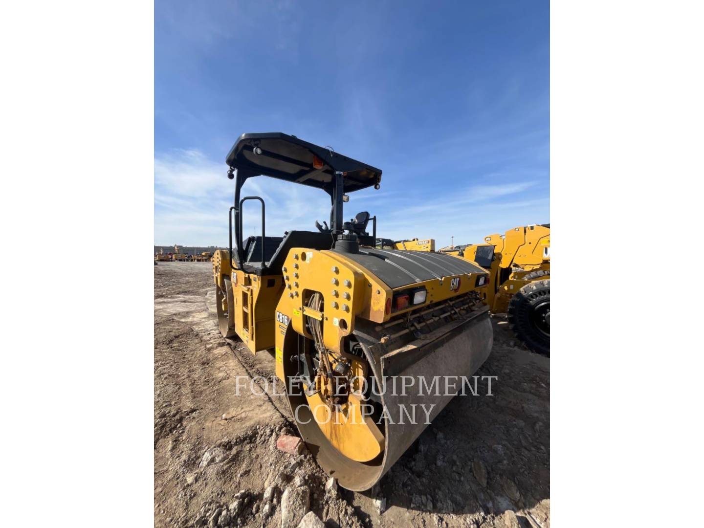 Caterpillar CB16, Compactor, 965 hours, S/N: HP501078, 2024 - Image 4