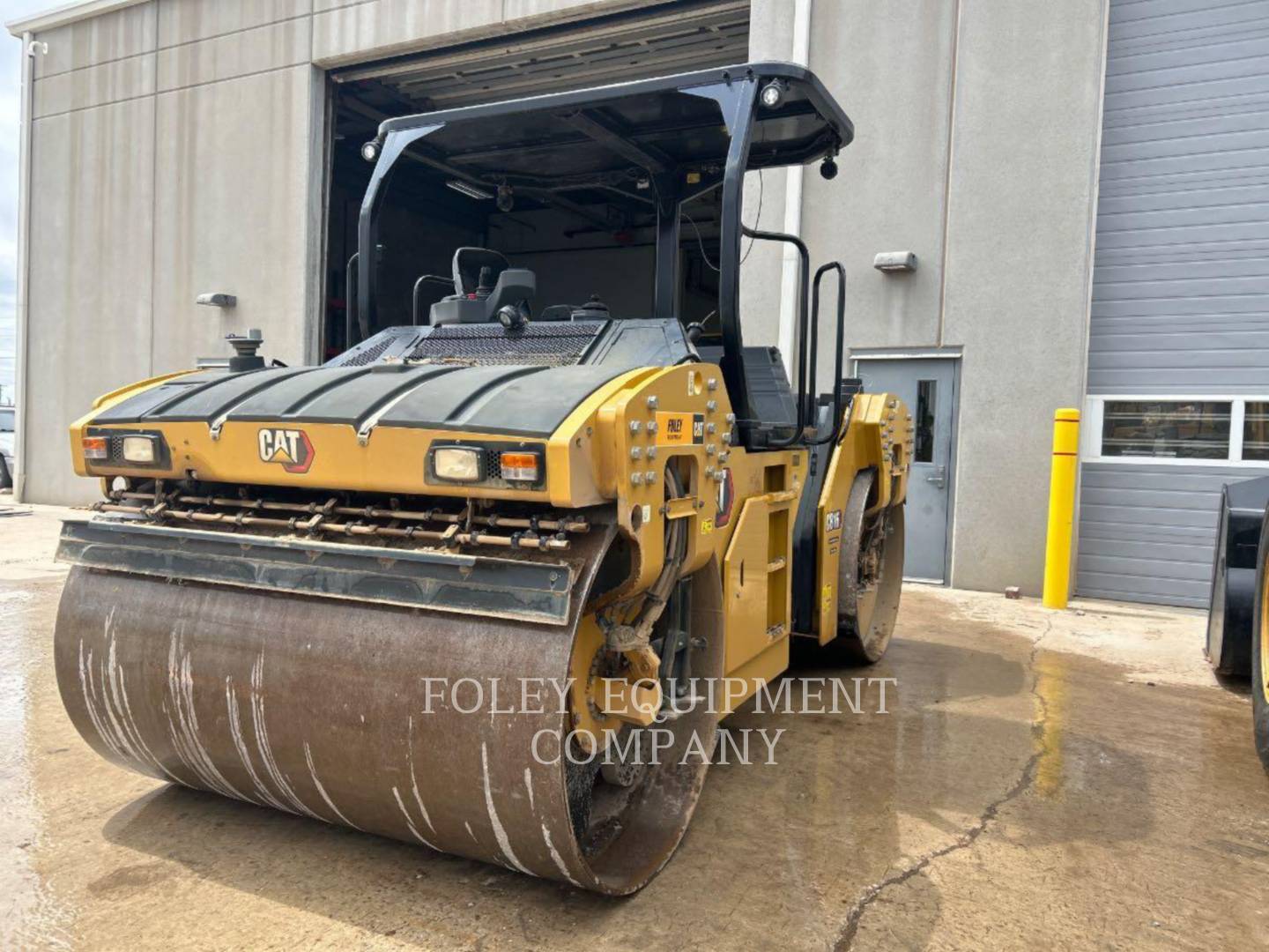 Caterpillar CB16, Compactor, 1538 hours, S/N: HP501072, 2024 - Image 1