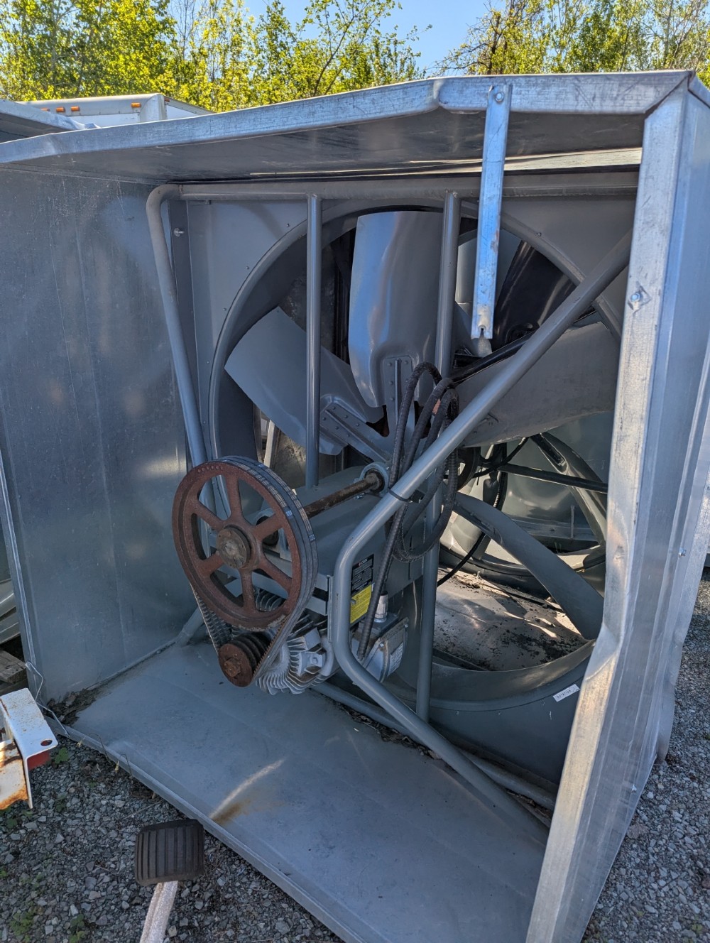 72000 cfm Loren Cook 600XLWH, wall mounted fans, belt driven, 15 HP (21 available) - Image 3