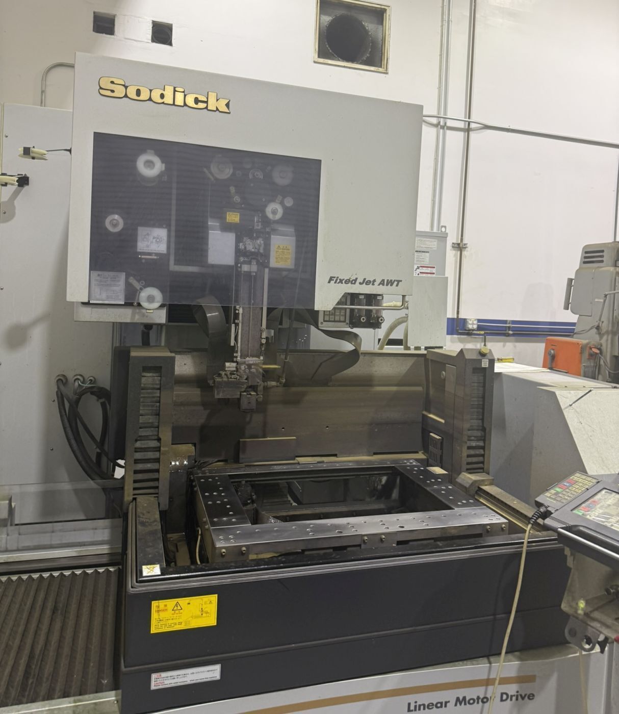 Sodick #AG600L, wire Electrical Discharge Machine, LN2W CNC Control, jumbo feeder wire feed, automatic - Image 2