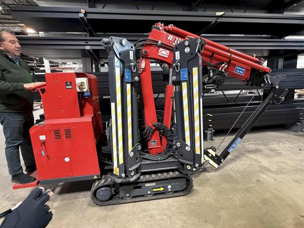 Kegiom #350-4 Spider, gas powered compact telescopic crawler crane, 4500 lb., 2016 - Image 1
