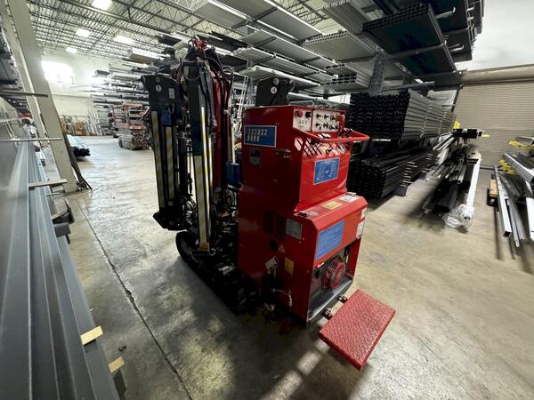 Kegiom #350-4 Spider, gas powered compact telescopic crawler crane, 4500 lb., 2016 - Image 3