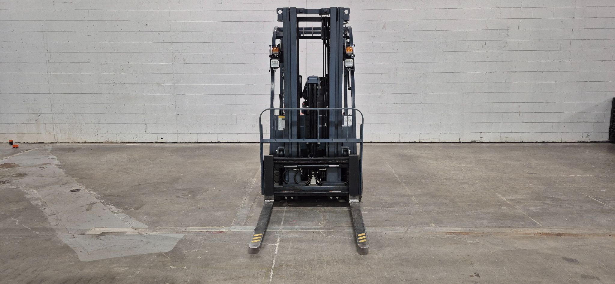 3200 lb. Heli #CPD20SQ, 3-wheel battery powered forklift, 48V., 185" lift height, 3 stage, 4 way, side shift - Image 3