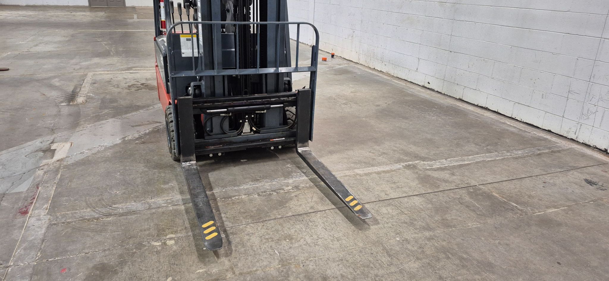 3200 lb. Heli #CPD20SQ, 3-wheel battery powered forklift, 48V., 185" lift height, 3 stage, 4 way, side shift - Image 5