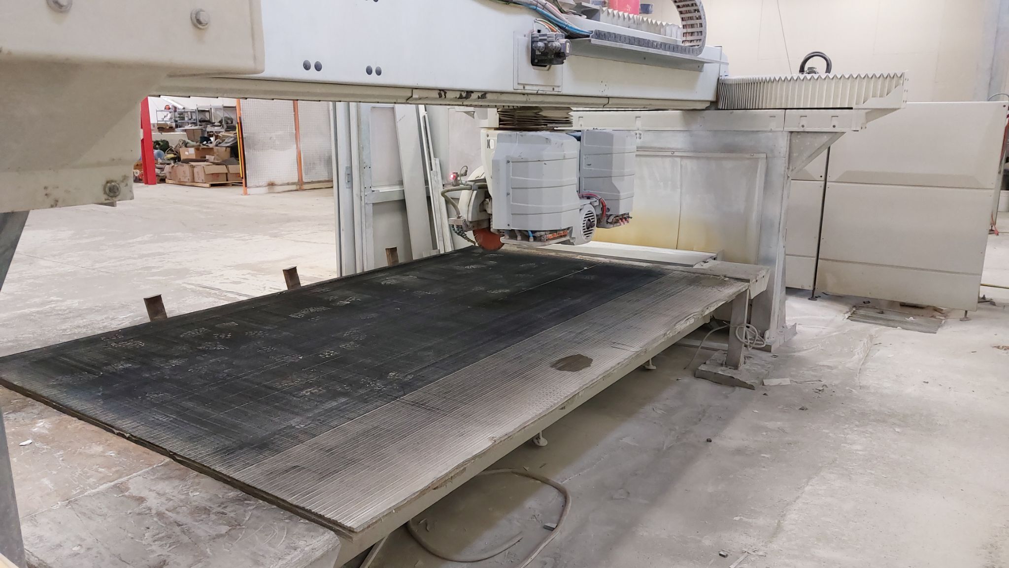 Denver #Technica, 5-Axis CNC bridge saw, camera system, hydraulic tilting table, 370° head rotation, 2018 - Image 5
