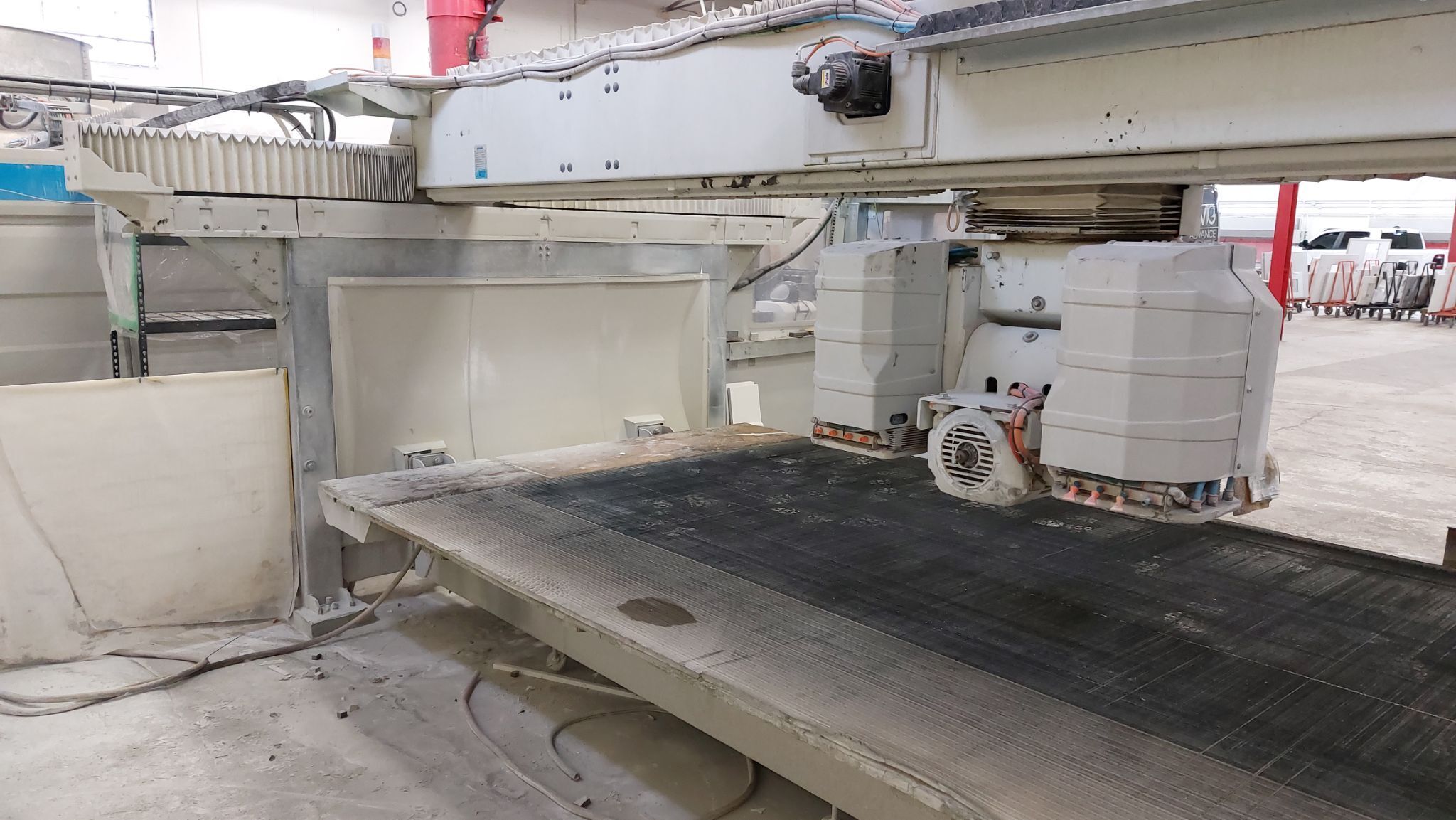 Denver #Technica, 5-Axis CNC bridge saw, camera system, hydraulic tilting table, 370° head rotation, 2018 - Image 6