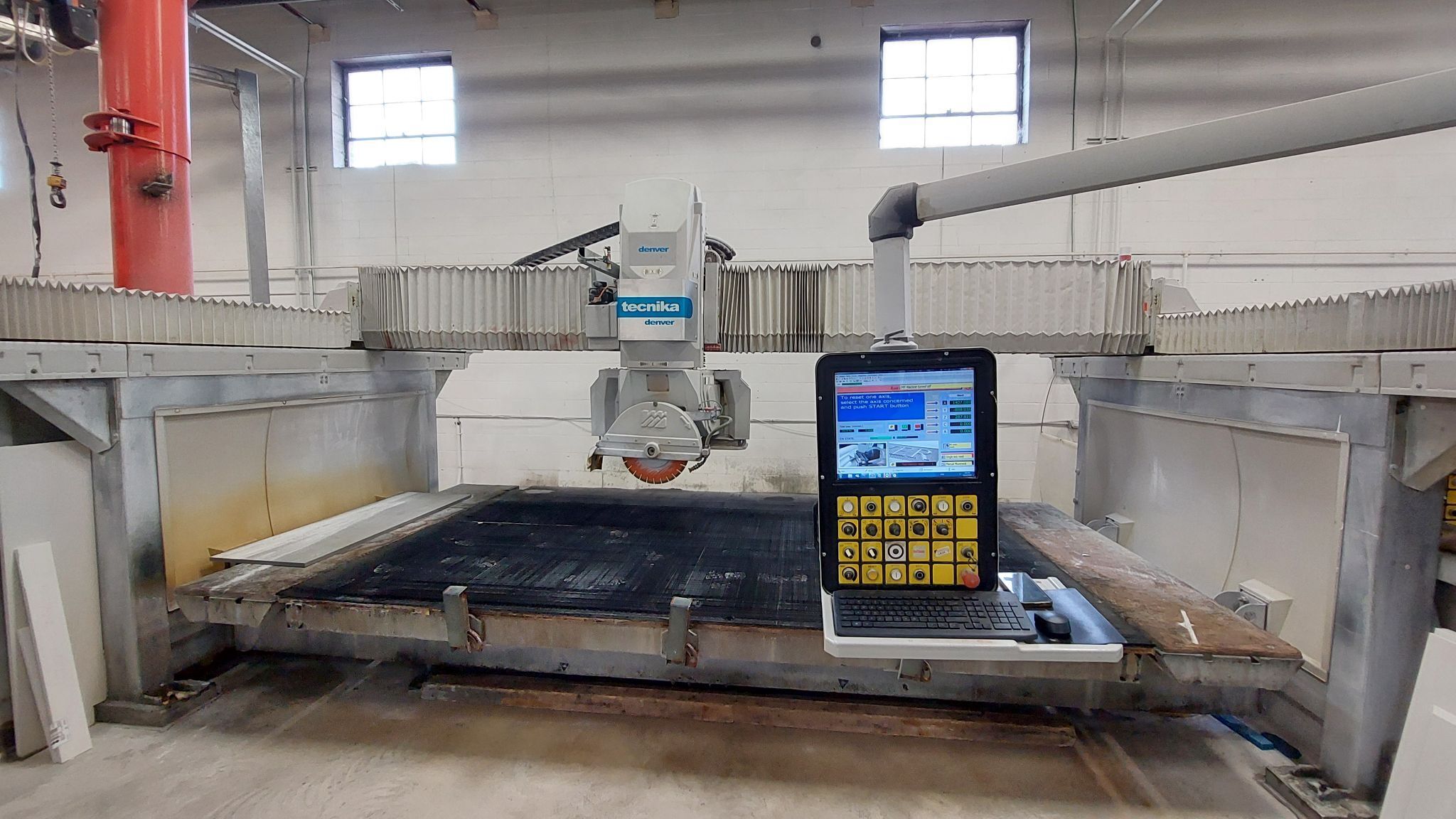 Denver #Technica, 5-Axis CNC bridge saw, camera system, hydraulic tilting table, 370° head rotation, 2018 - Image 9