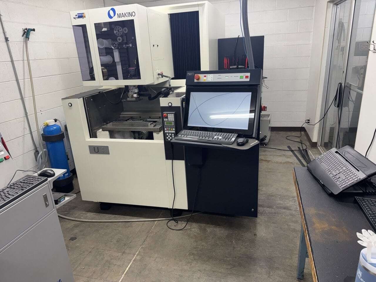 Makino #U3, CNC Wire Electrical Discharge Machine, 14.57" X, 10.63" Y, 8.66" Z, 24.8" x 17.7" table, 2018 - Image 1