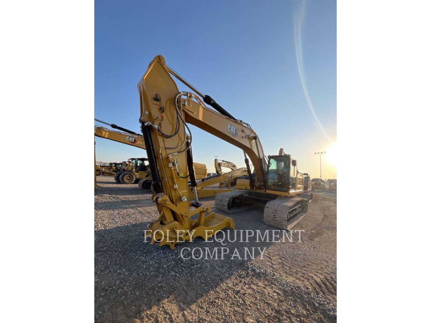 Caterpillar 330-0710X, 1402 hours, S/N: WCH60049, 2025 - Image 1