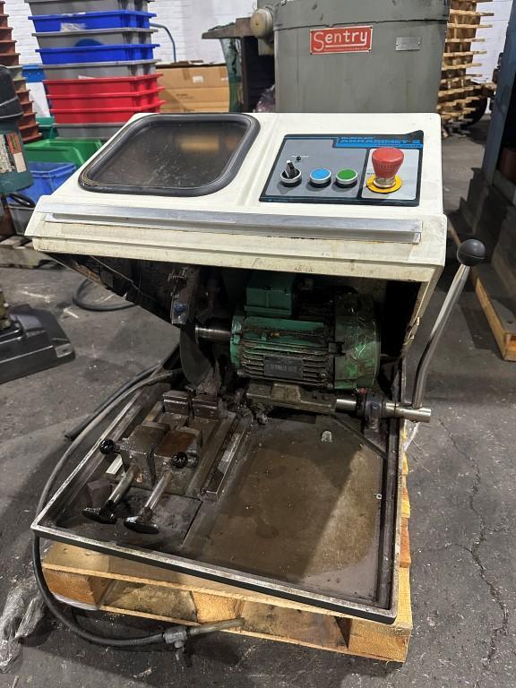 10" Buehler #AbrasiMet-95C-1800-260, manual precision abrasive metallurgical lab saw, 4 HP, 3400 RPM - Image 2