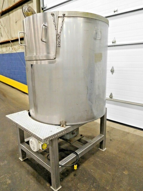 200 gallon HB Metal Manufacturing, Stainless steel bottom agitated feeder tank, 1/2 HP Leeson motor - Image 2
