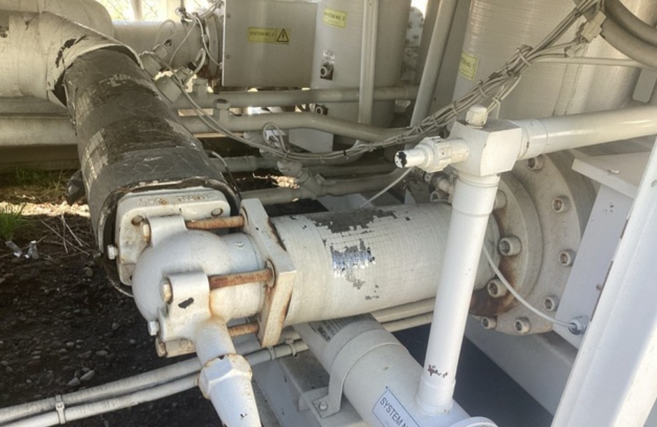 200 Ton, York #YCIV, air cooled chiller w/ pump (2 available) - Image 2