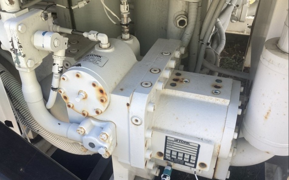 200 Ton, York #YCIV, air cooled chiller w/ pump (2 available) - Image 3