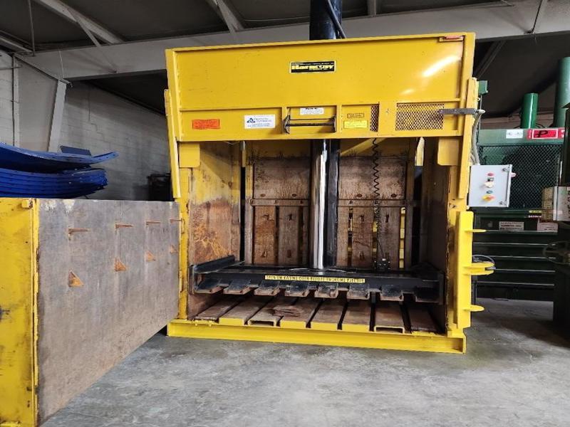 30" width x 60" D x 48" H Harmony #S60-XDRC, vertical baler, 20 HP, rear feed, 7" cylinder, 64" penetration - Image 3