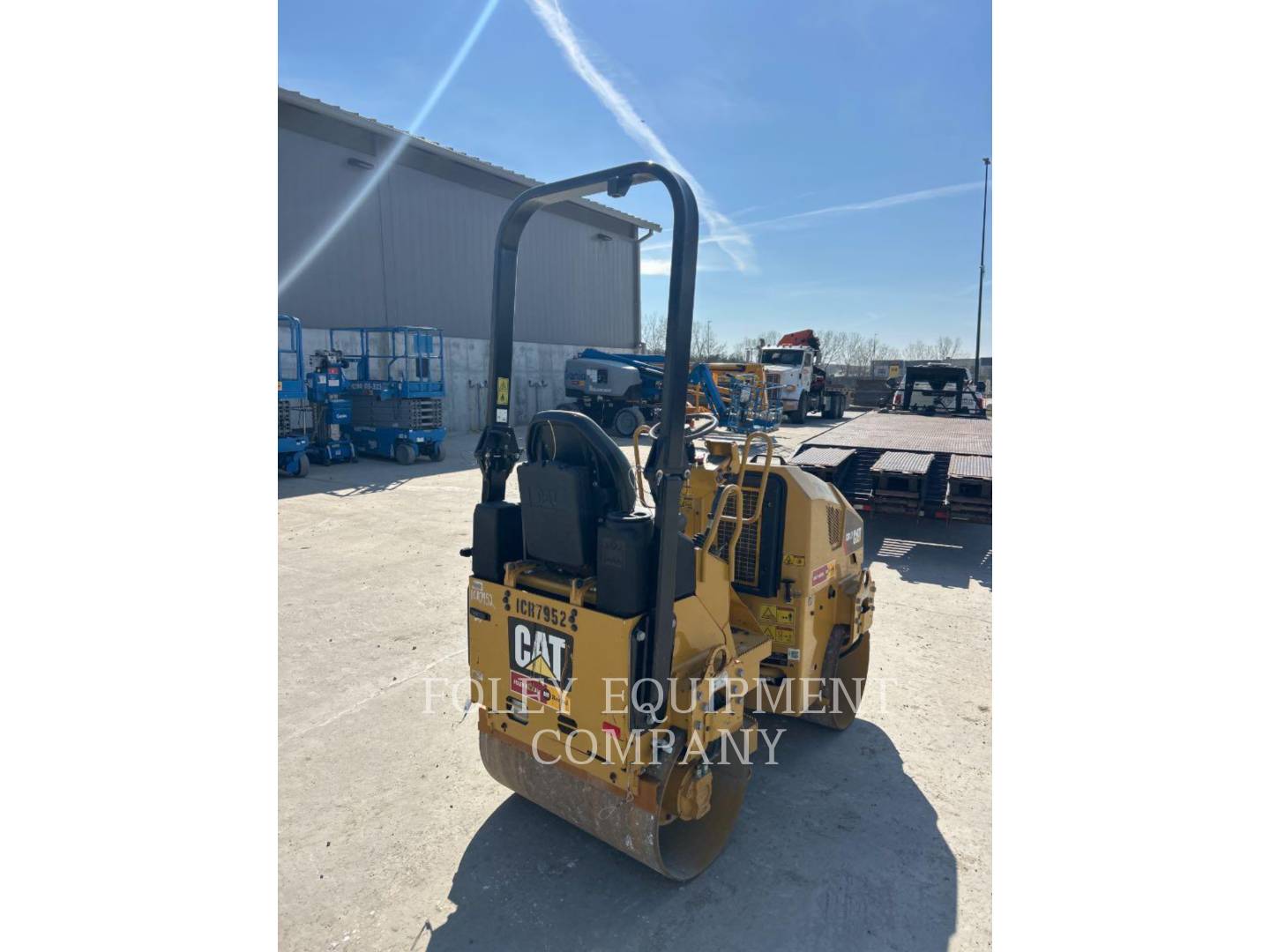 Caterpillar CB1.7-03, Compactor, 430 hours, S/N: 64300431, 2021 - Image 3