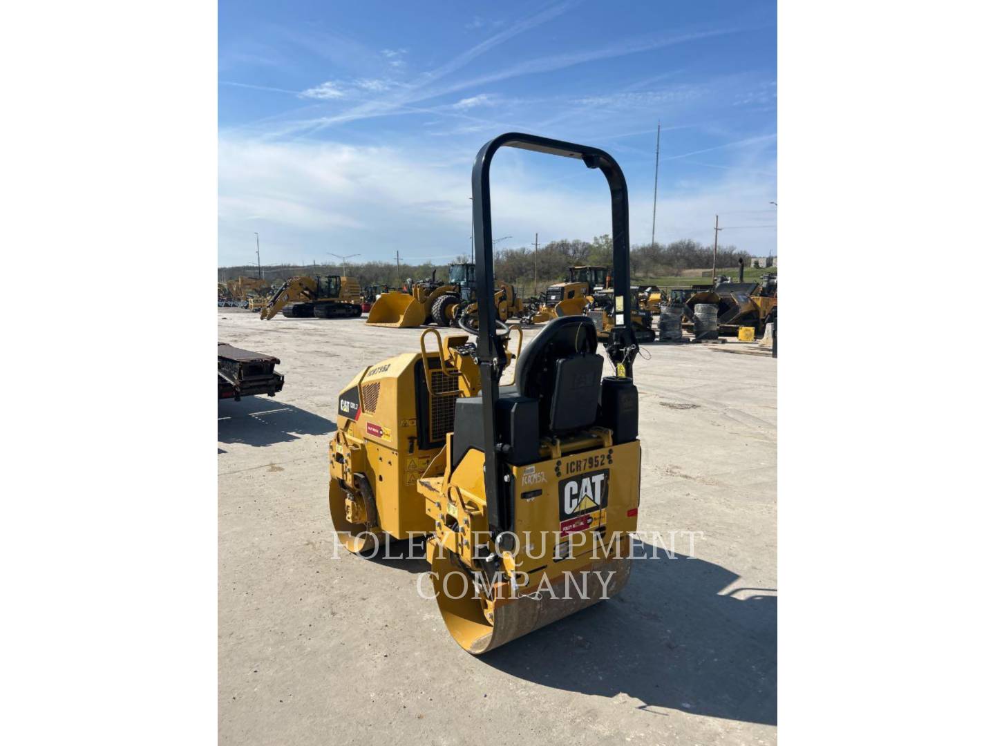 Caterpillar CB1.7-03, Compactor, 430 hours, S/N: 64300431, 2021 - Image 4