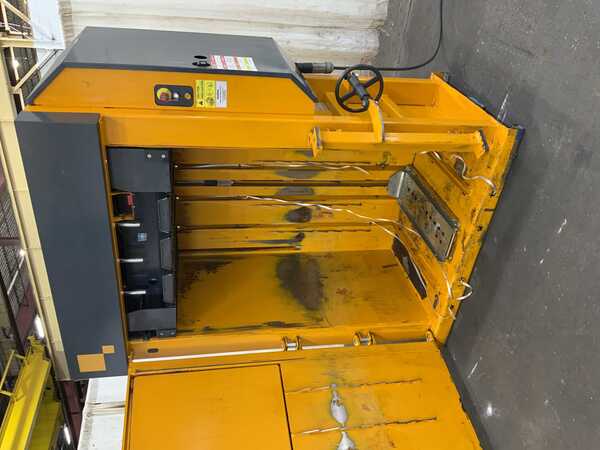 Bramidan #X30, vertical baler, 43" x 26" feed opening, 25 second cycle time, 5.5 HP, e-stop, 2013 - Image 3