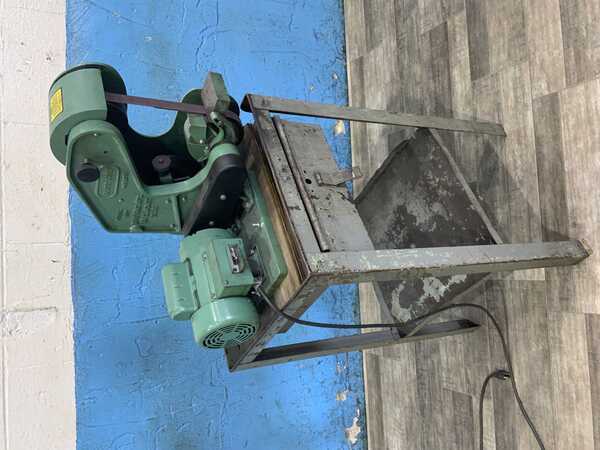 1" x 42" Burr King #562, vertical belt grinder, 5-1/2" throat, positive belt tracking, 3 wheels, pedestal - Image 1