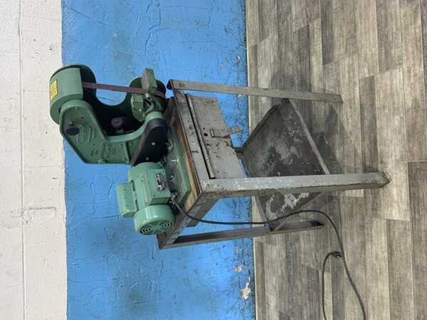1" x 42" Burr King #562, vertical belt grinder, 5-1/2" throat, positive belt tracking, 3 wheels, pedestal - Image 8