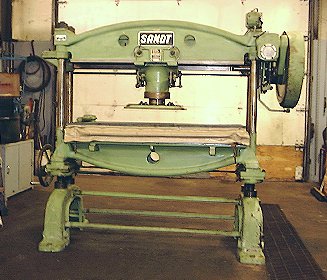 15 Ton, Sandt #ST-91, beam clicker press, 22" x 60" bed, 20" x 20" floating head, 1 -1/2" stroke, 9" table - Image 1