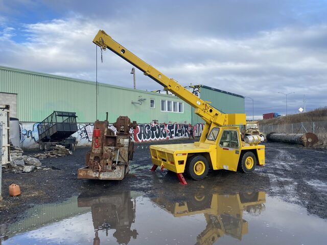 8.5 Ton, Broderson #IC-80D, carry deck mobile crane, 17000 lb. capacity, triple telescopic boom, 360° - Image 1