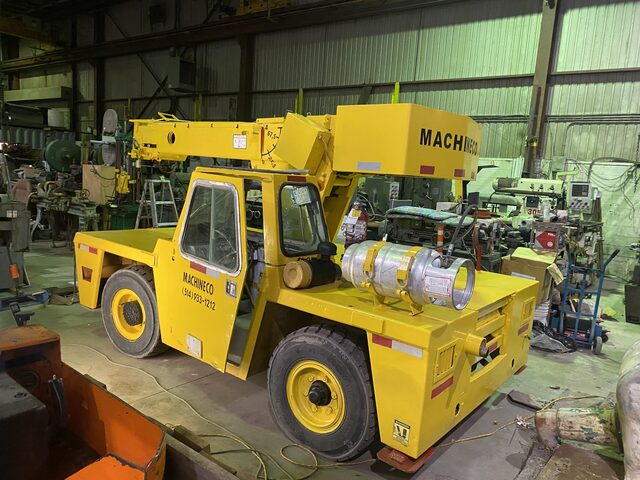8.5 Ton, Broderson #IC-80D, carry deck mobile crane, 17000 lb. capacity, triple telescopic boom, 360° - Image 2