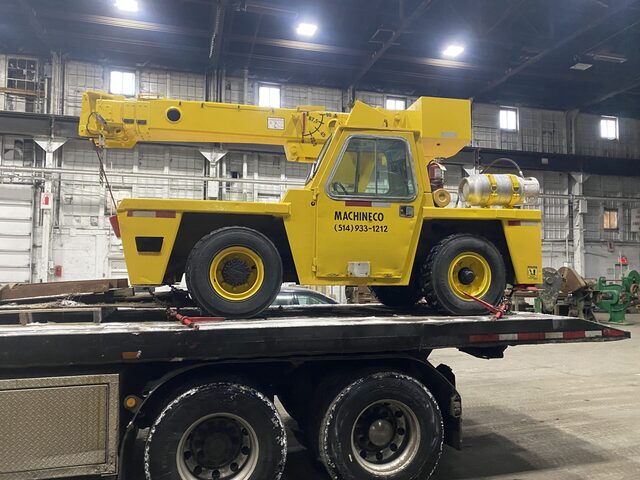 8.5 Ton, Broderson #IC-80D, carry deck mobile crane, 17000 lb. capacity, triple telescopic boom, 360° - Image 4