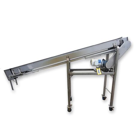 8" wide x 9' long, Intralox Stainless Steel inclined belt conveyor, flush grid nub top, 1" cleats, 15° - Image 1