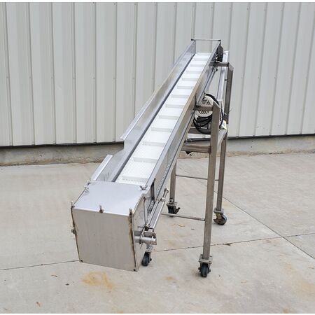 8" wide x 9' long, Intralox Stainless Steel inclined belt conveyor, flush grid nub top, 1" cleats, 15° - Image 4