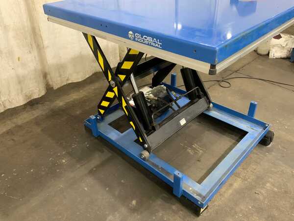 3300 lb. Global Industrial #HW154848-HF, 48" x 48" hydraulic scissor lift table, 40" lift height, 1.5 HP, 2022 - Image 5